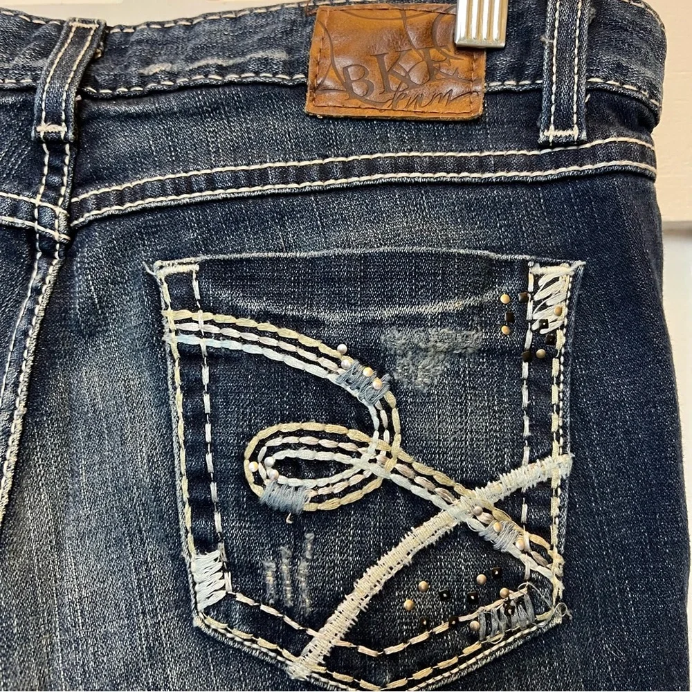 BKE Denim Reese Stretch Siz 28 Capri Cropped Short Thick Stitching Western Bling